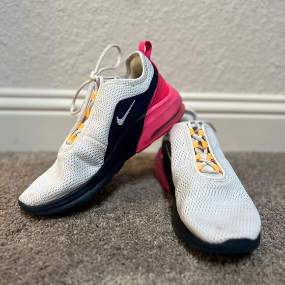 Women’s Nike Shoes - Picture 1 of 9